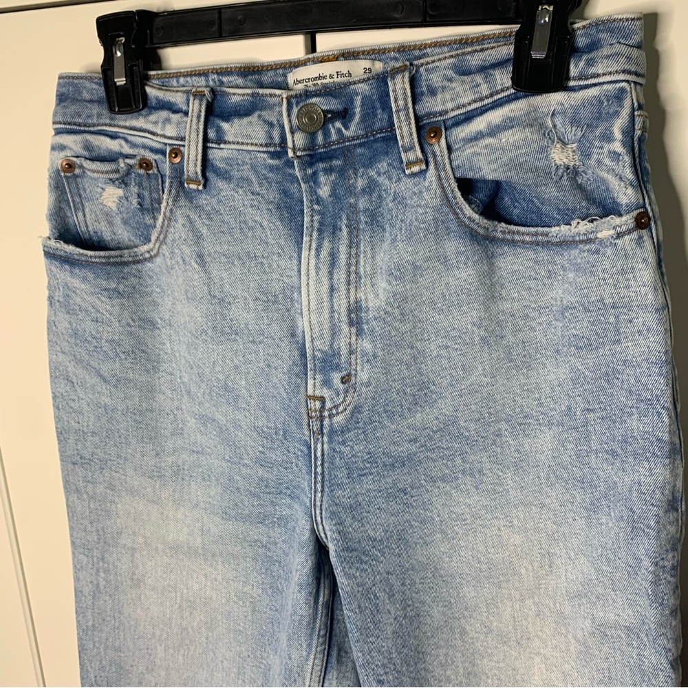 Abercrombie & Fitch The 90s Straight Ultra High Rise Distressed Jeans - Picture 2 of 12